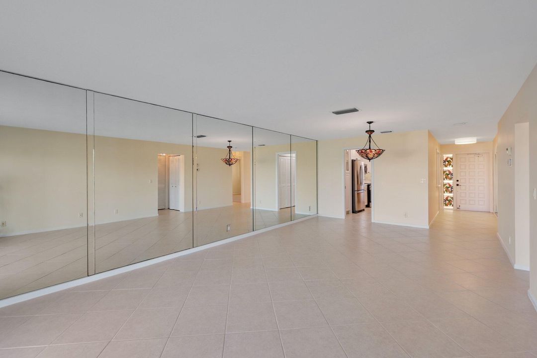 For Sale: $575,000 (2 beds, 2 baths, 1182 Square Feet)