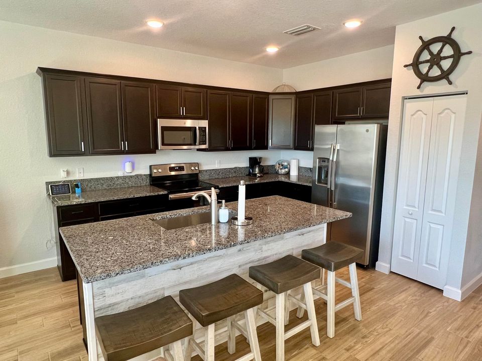 待售: $295,000 (3 贝兹, 2 浴室, 1685 平方英尺)