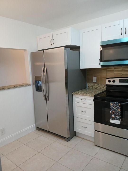 For Sale: $142,900 (1 beds, 1 baths, 900 Square Feet)