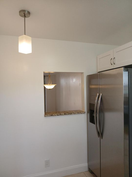 For Sale: $142,900 (1 beds, 1 baths, 900 Square Feet)