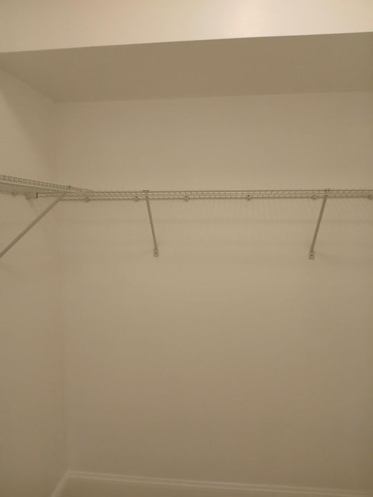 For Sale: $142,900 (1 beds, 1 baths, 900 Square Feet)