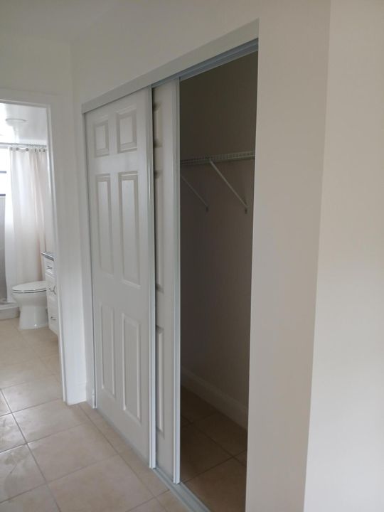 For Sale: $142,900 (1 beds, 1 baths, 900 Square Feet)