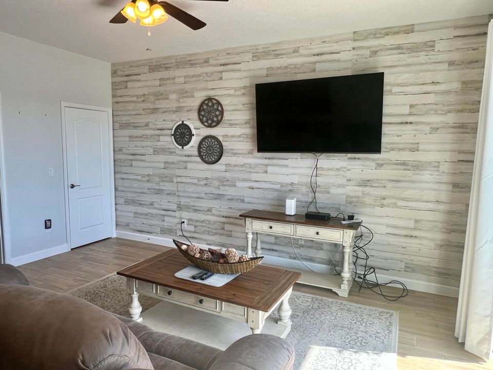 待售: $295,000 (3 贝兹, 2 浴室, 1685 平方英尺)