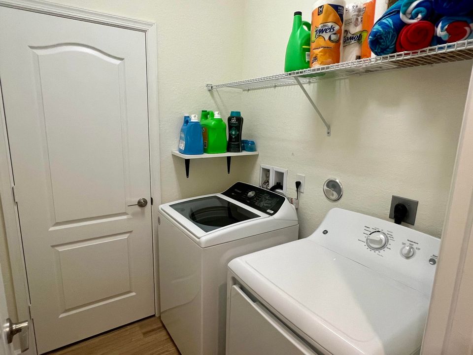 待售: $295,000 (3 贝兹, 2 浴室, 1685 平方英尺)