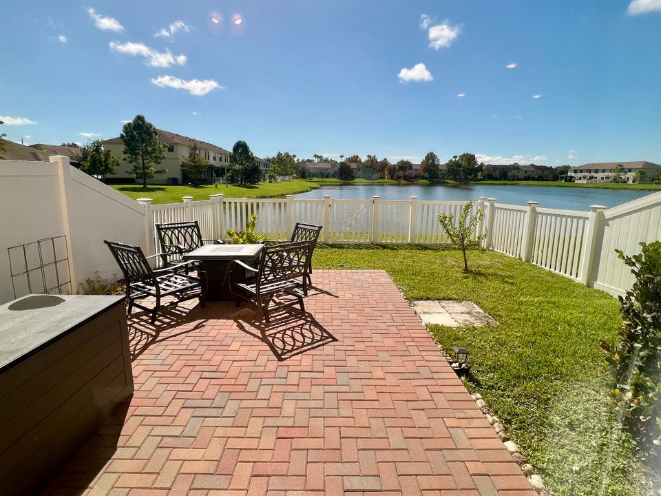 待售: $295,000 (3 贝兹, 2 浴室, 1685 平方英尺)