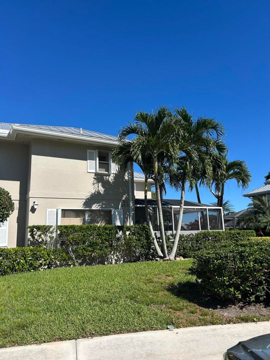 Active With Contract: $1,945 (2 beds, 2 baths, 1374 Square Feet)