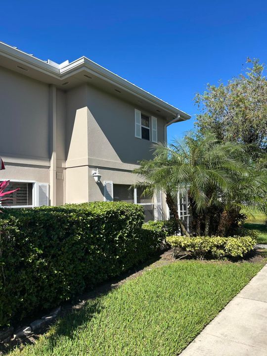 Active With Contract: $1,945 (2 beds, 2 baths, 1374 Square Feet)