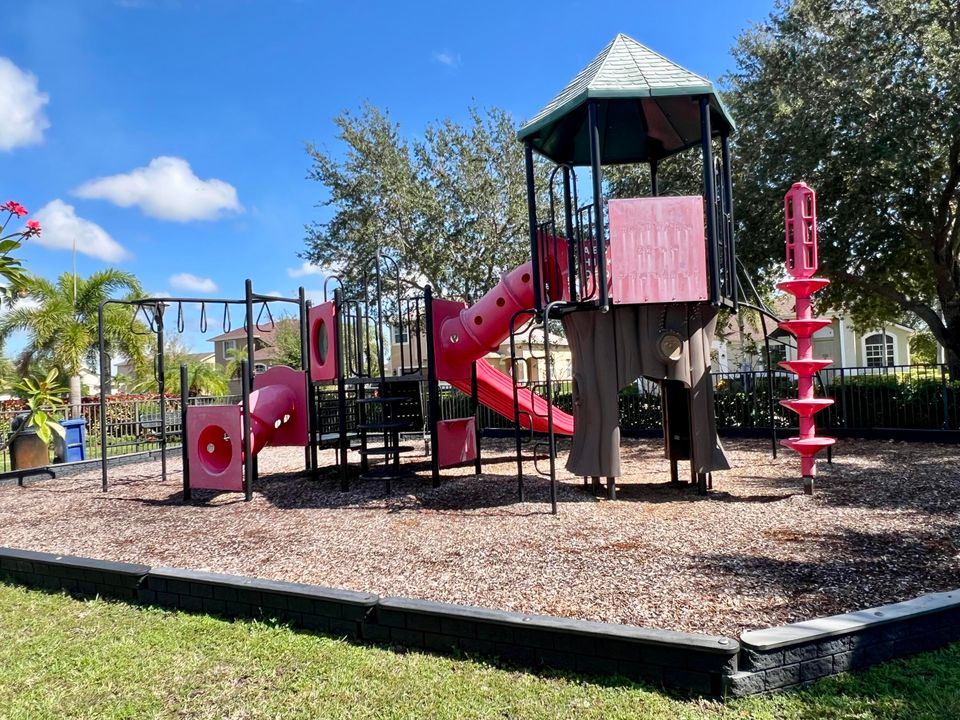 待售: $295,000 (3 贝兹, 2 浴室, 1685 平方英尺)