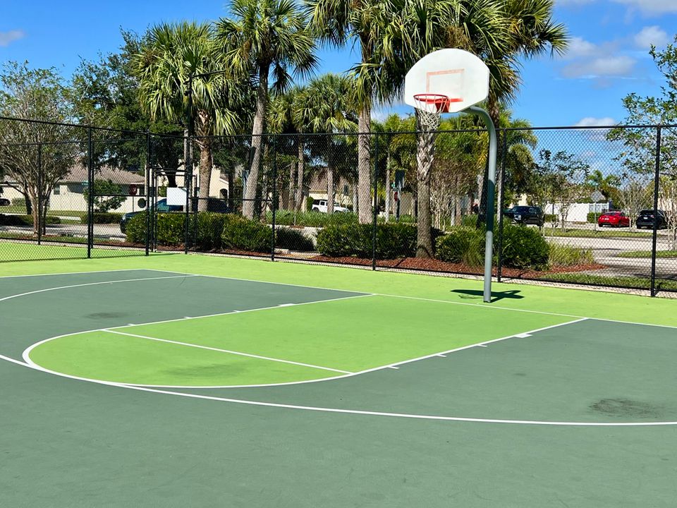 待售: $295,000 (3 贝兹, 2 浴室, 1685 平方英尺)