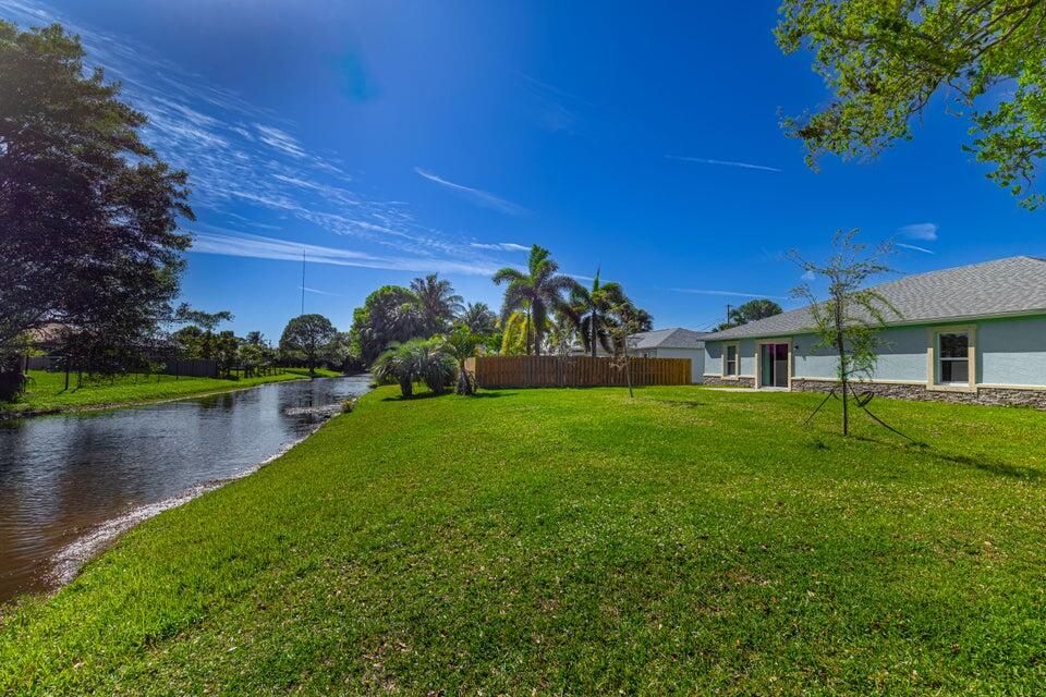 For Sale: $499,000 (4 beds, 2 baths, 1806 Square Feet)