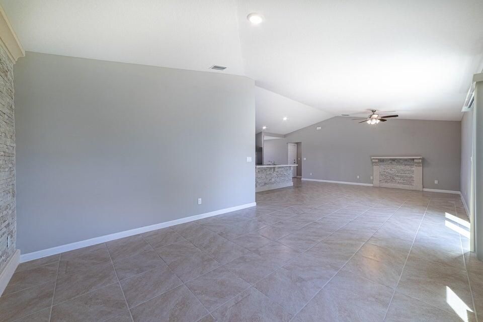 For Sale: $499,000 (4 beds, 2 baths, 1806 Square Feet)