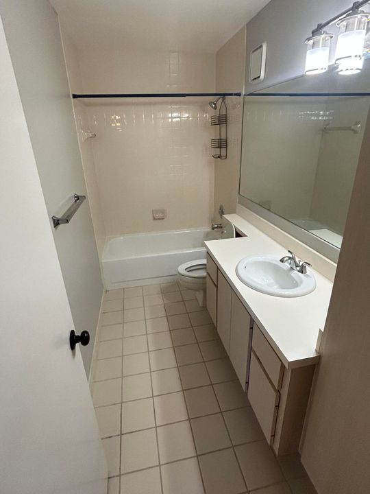 Active With Contract: $1,945 (2 beds, 2 baths, 1374 Square Feet)