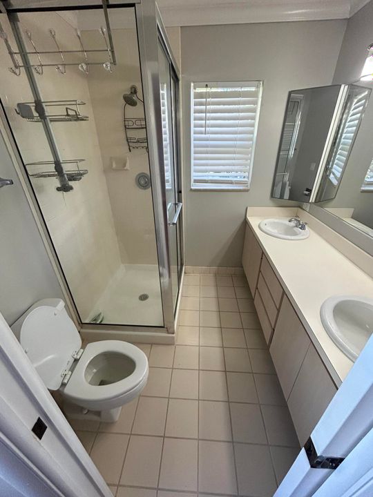 Active With Contract: $1,945 (2 beds, 2 baths, 1374 Square Feet)