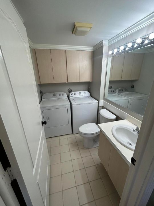 Active With Contract: $1,945 (2 beds, 2 baths, 1374 Square Feet)