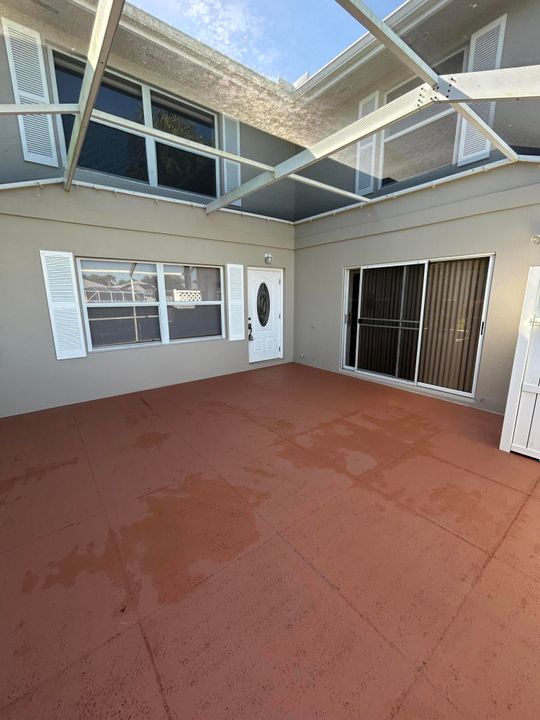 Active With Contract: $1,945 (2 beds, 2 baths, 1374 Square Feet)