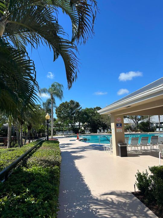 Active With Contract: $1,945 (2 beds, 2 baths, 1374 Square Feet)