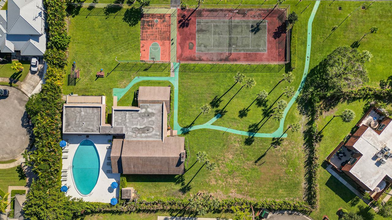 For Sale: $220,000 (2 beds, 2 baths, 1080 Square Feet)