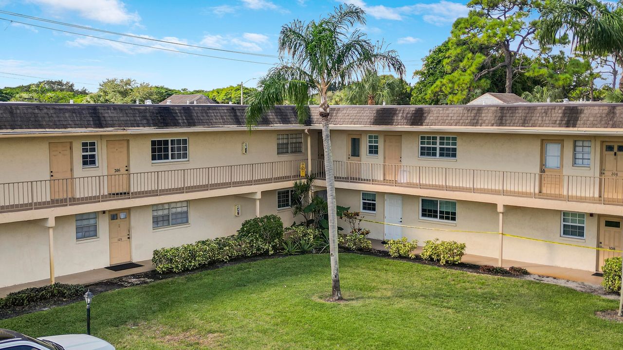 For Sale: $220,000 (2 beds, 2 baths, 1080 Square Feet)