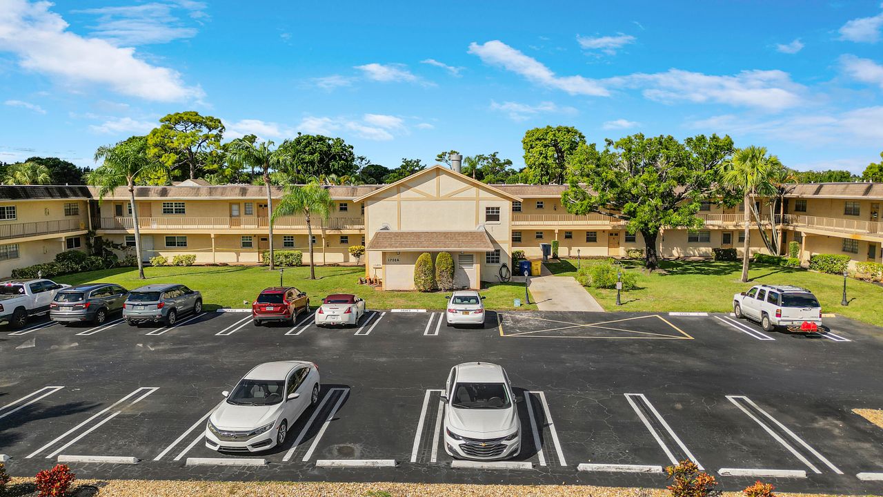 For Sale: $220,000 (2 beds, 2 baths, 1080 Square Feet)