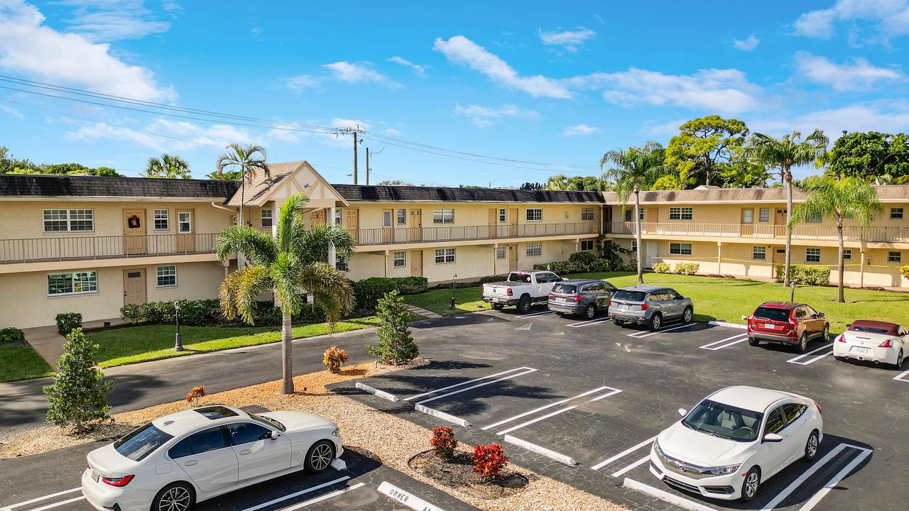 For Sale: $220,000 (2 beds, 2 baths, 1080 Square Feet)