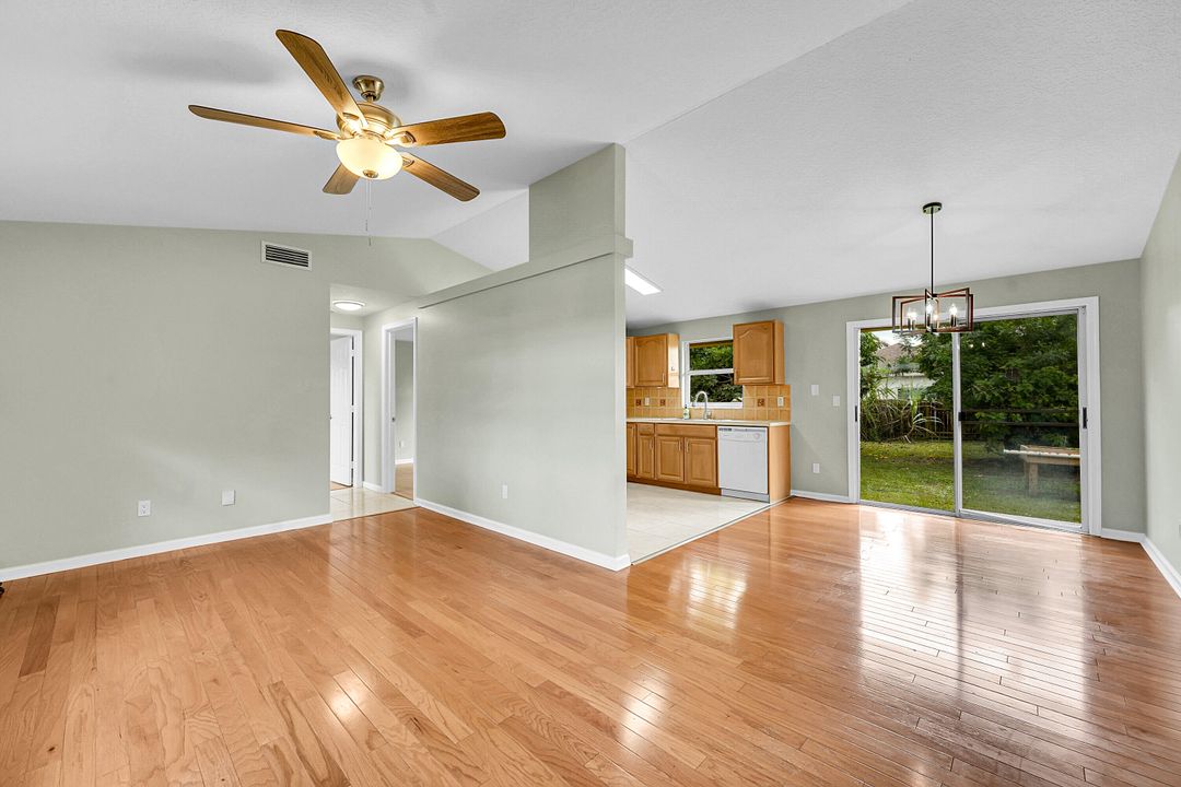 En Venta: $315,000 (3 camas, 2 baños, 1025 Pies cuadrados)