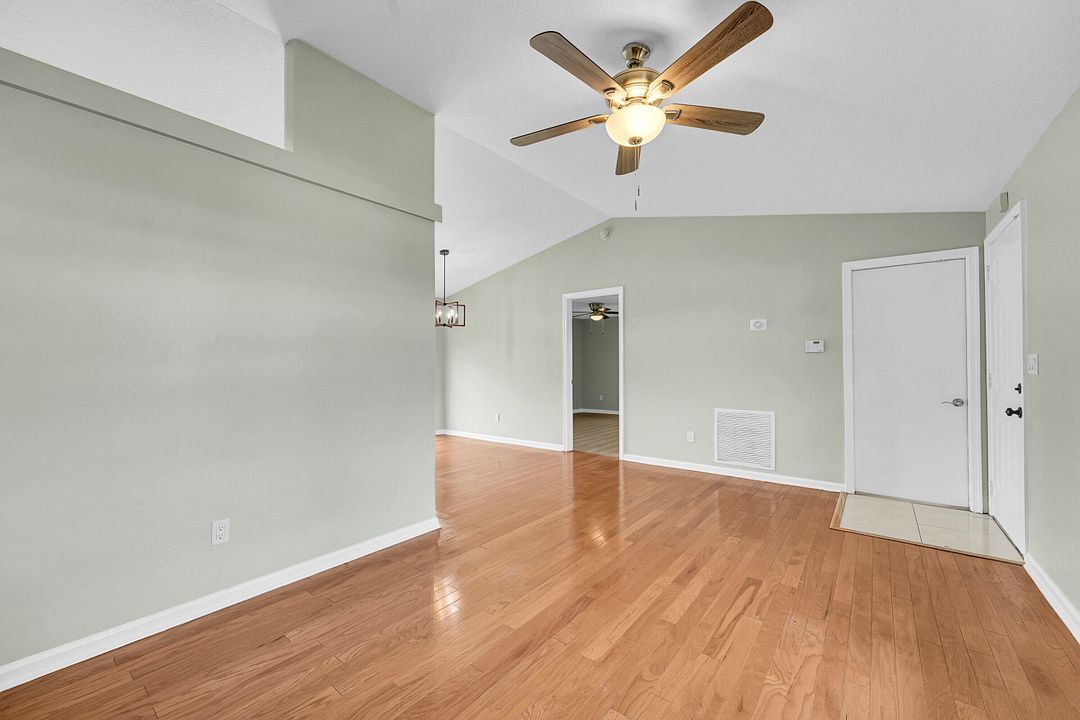 En Venta: $315,000 (3 camas, 2 baños, 1025 Pies cuadrados)