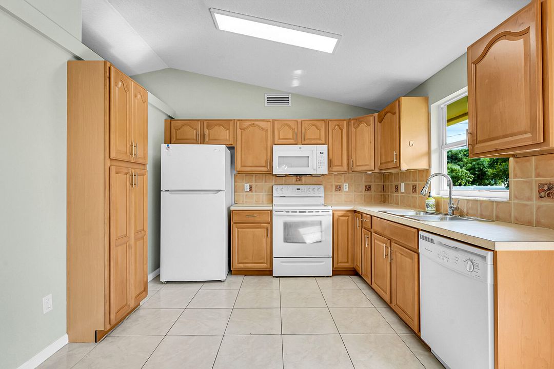 En Venta: $315,000 (3 camas, 2 baños, 1025 Pies cuadrados)