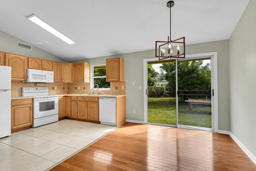 En Venta: $315,000 (3 camas, 2 baños, 1025 Pies cuadrados)