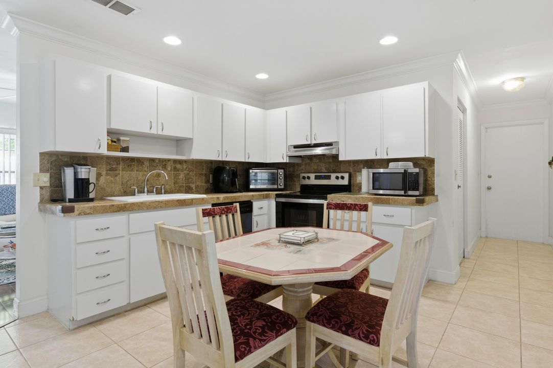 Activo con contrato: $429,000 (3 camas, 2 baños, 1118 Pies cuadrados)