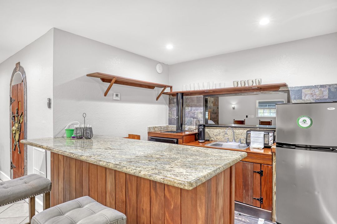 На продажу: $2,500,000 (7 спален, 4 ванн, 4626 Квадратных фут)