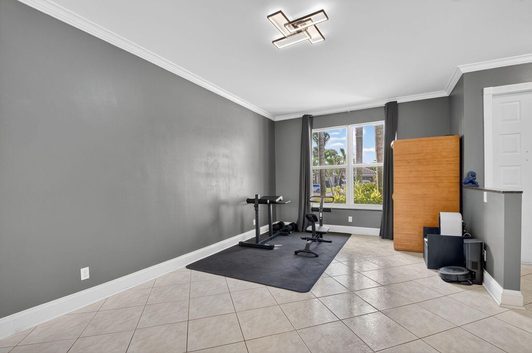 For Rent: $4,499 (4 beds, 2 baths, 2644 Square Feet)