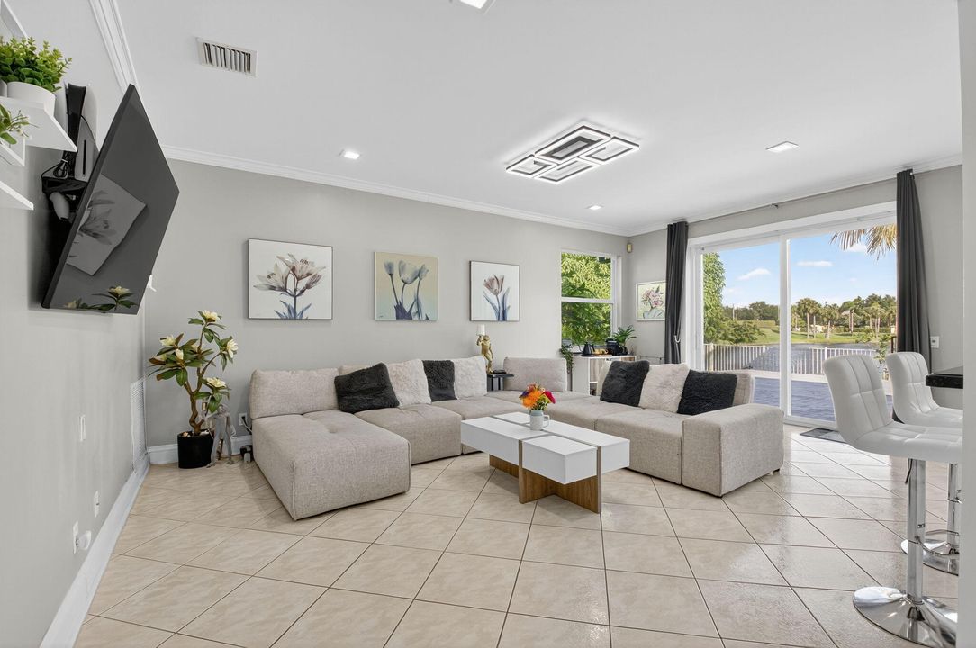 For Rent: $4,499 (4 beds, 2 baths, 2644 Square Feet)