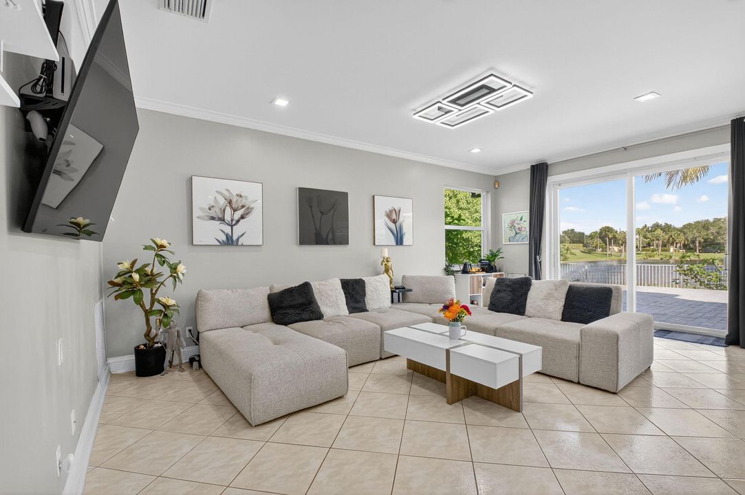 For Rent: $4,499 (4 beds, 2 baths, 2644 Square Feet)