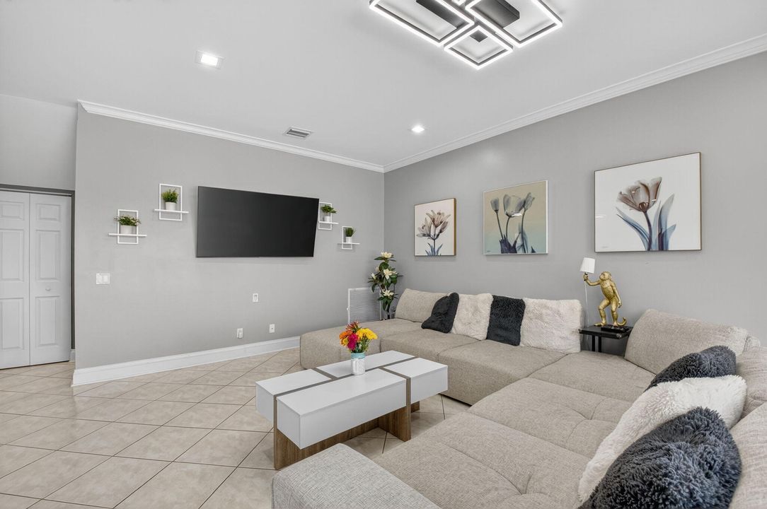 For Rent: $4,499 (4 beds, 2 baths, 2644 Square Feet)