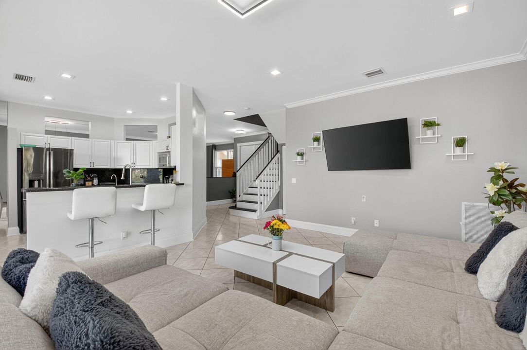 For Rent: $4,499 (4 beds, 2 baths, 2644 Square Feet)