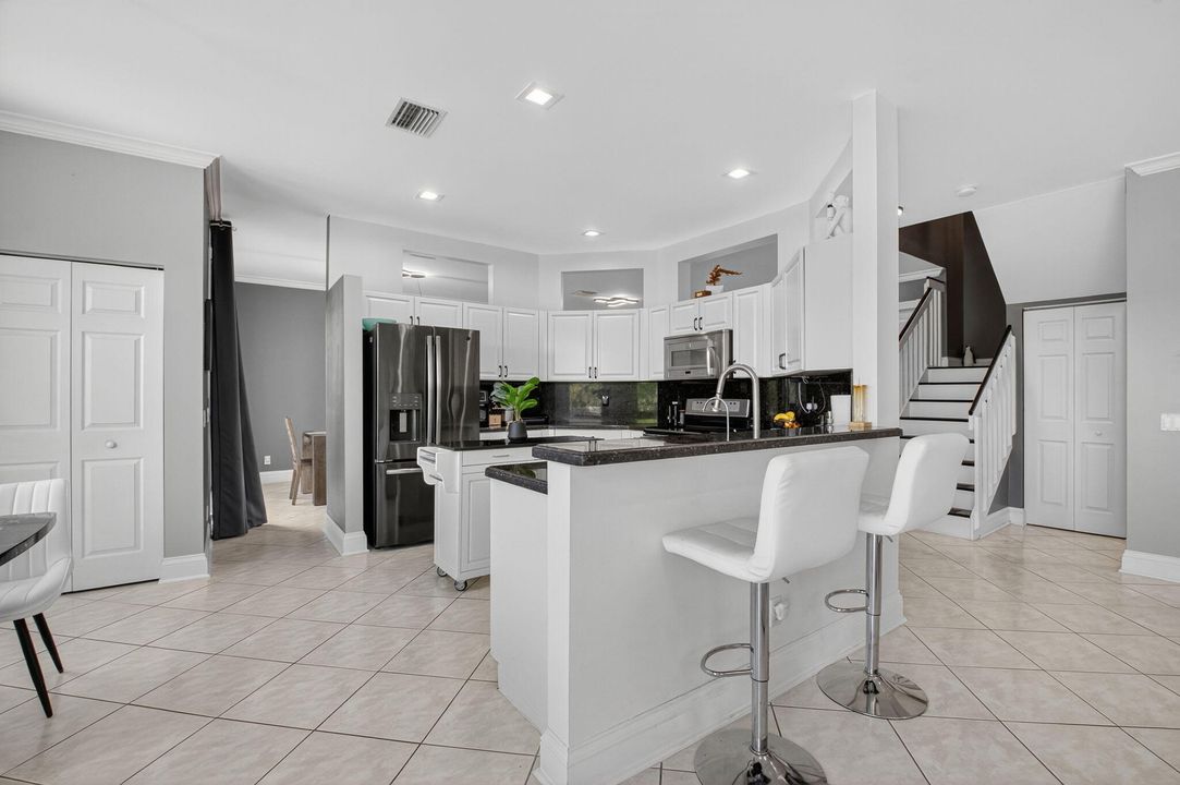 For Rent: $4,499 (4 beds, 2 baths, 2644 Square Feet)