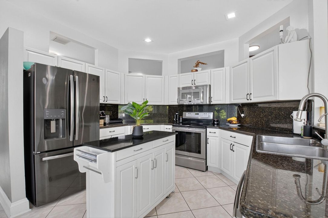 For Rent: $4,499 (4 beds, 2 baths, 2644 Square Feet)