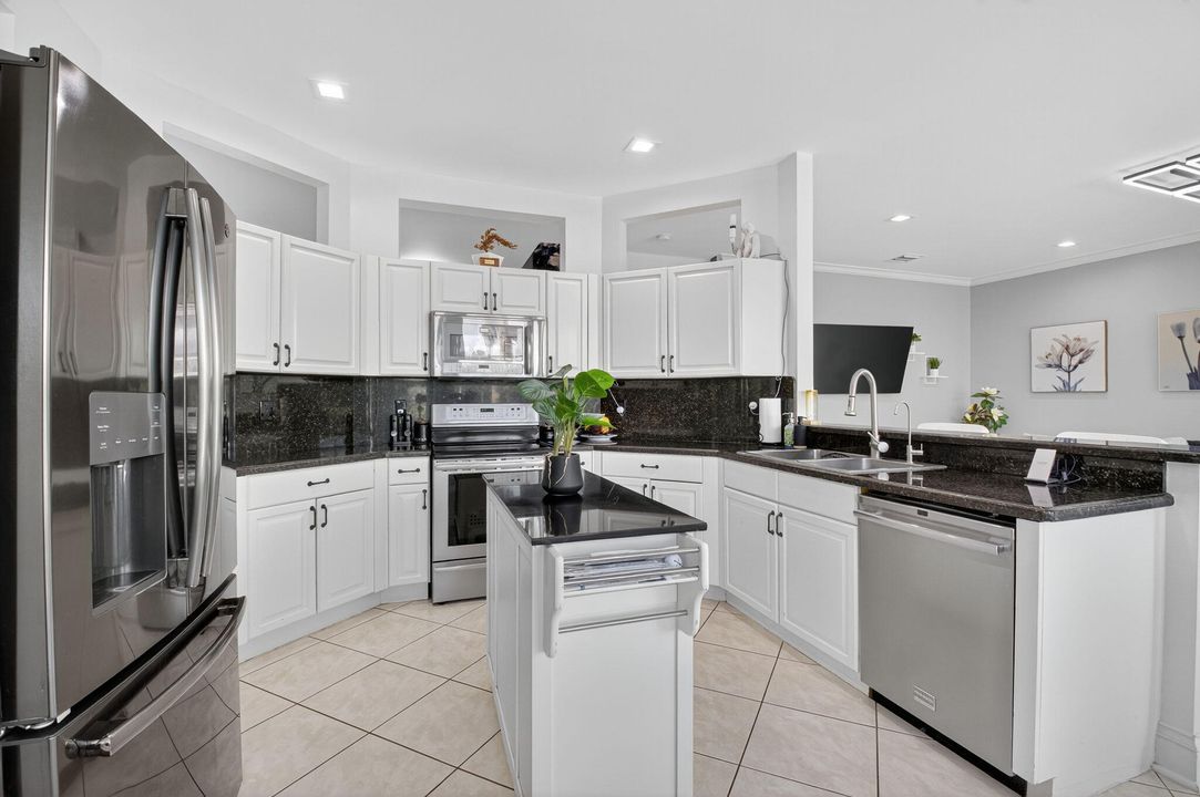 For Rent: $4,499 (4 beds, 2 baths, 2644 Square Feet)