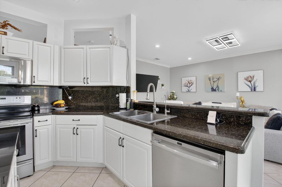 For Rent: $4,499 (4 beds, 2 baths, 2644 Square Feet)