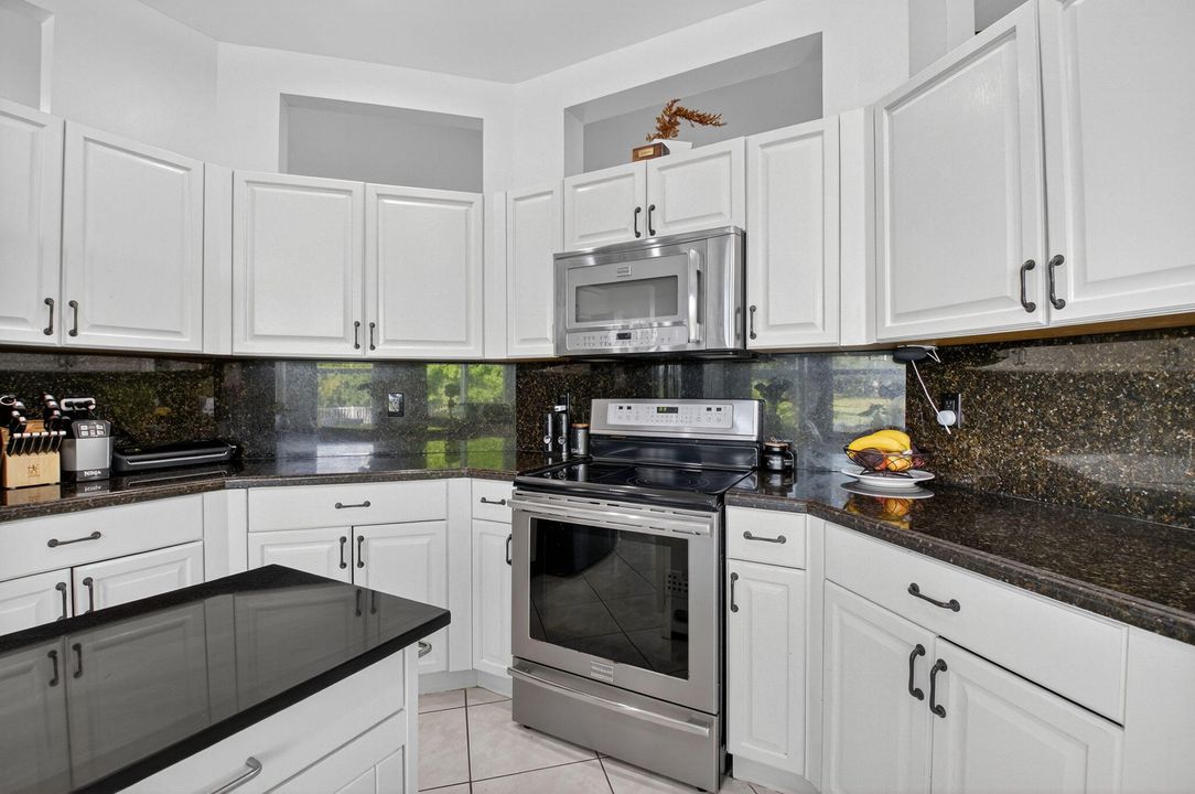 For Rent: $4,499 (4 beds, 2 baths, 2644 Square Feet)