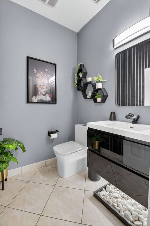 For Rent: $4,499 (4 beds, 2 baths, 2644 Square Feet)