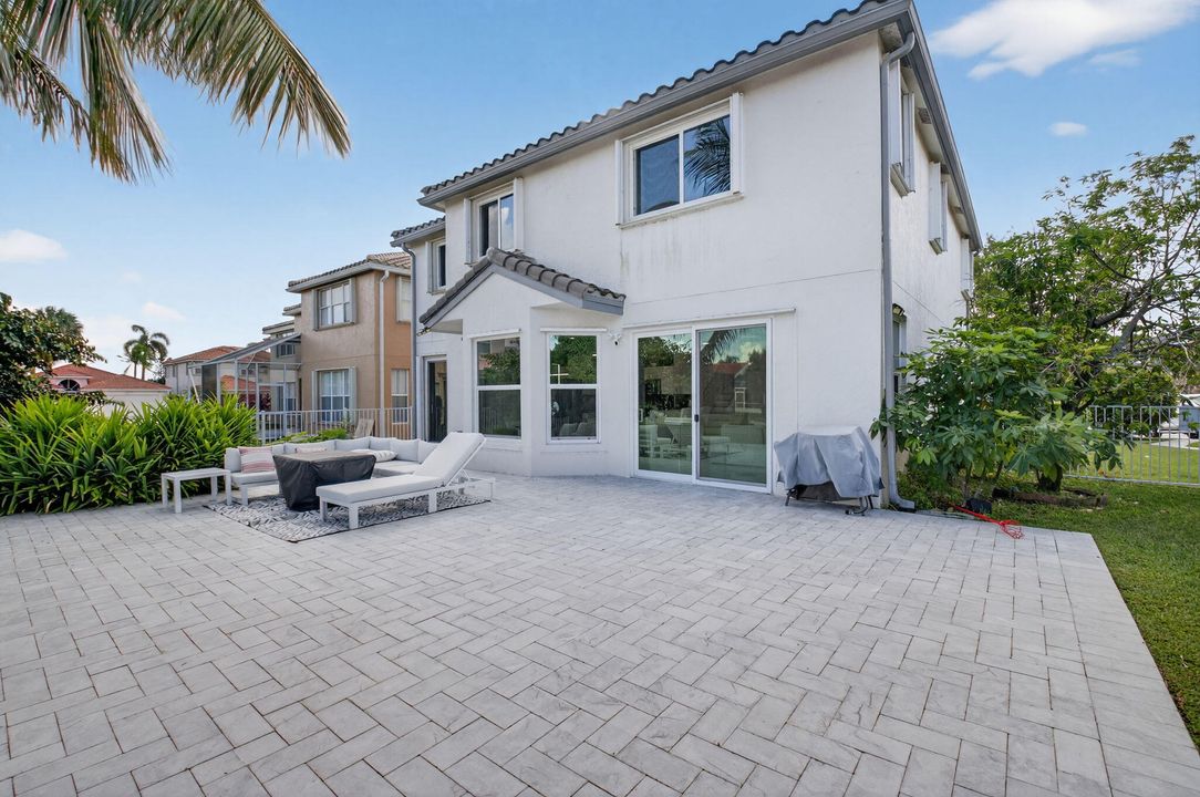 For Rent: $4,499 (4 beds, 2 baths, 2644 Square Feet)