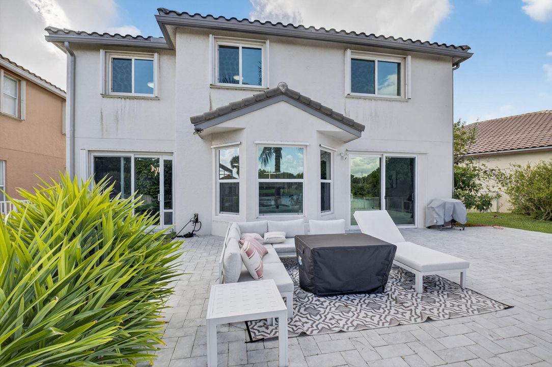 For Rent: $4,499 (4 beds, 2 baths, 2644 Square Feet)