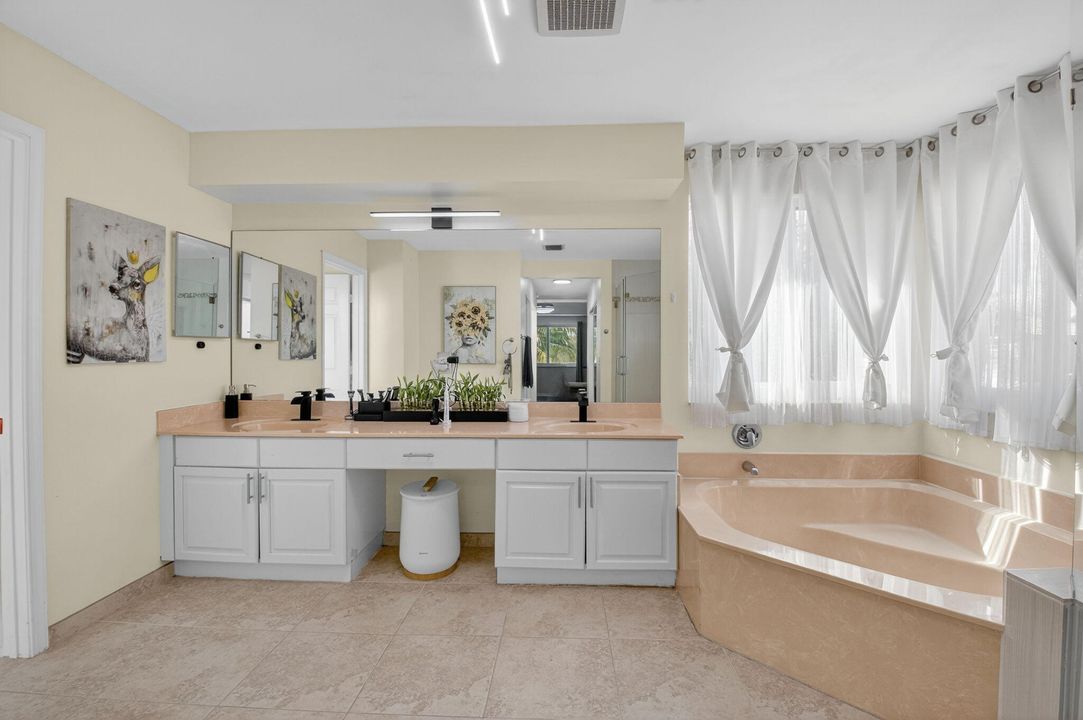 For Rent: $4,499 (4 beds, 2 baths, 2644 Square Feet)