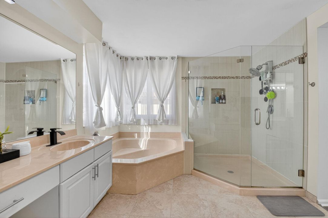 For Rent: $4,499 (4 beds, 2 baths, 2644 Square Feet)