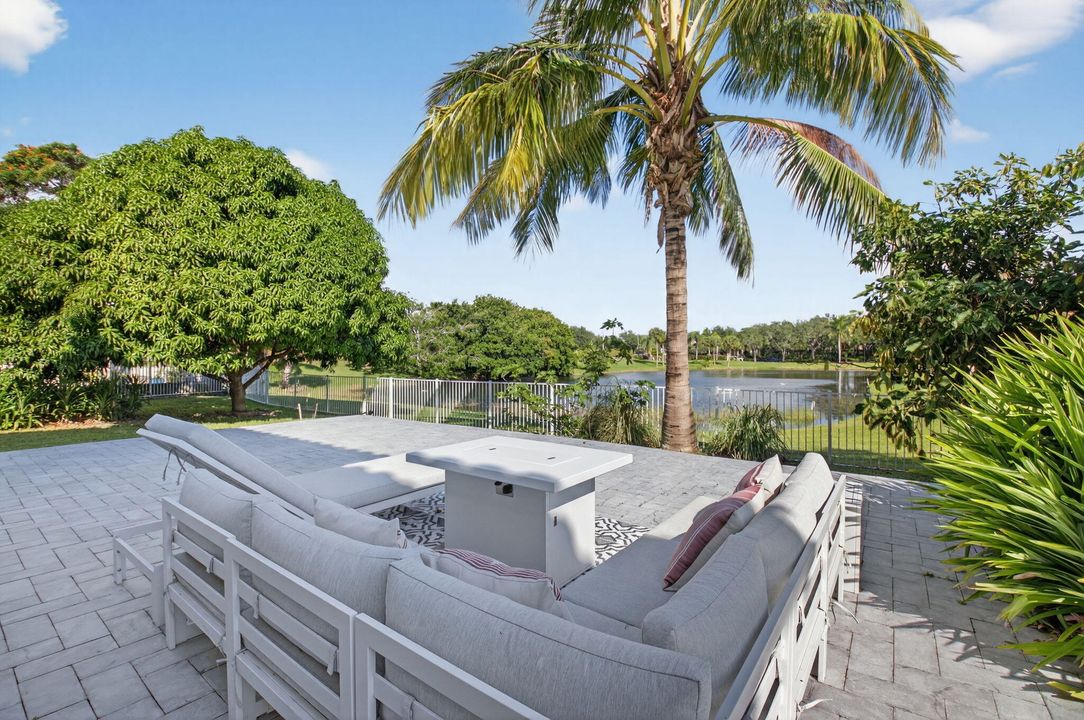 For Rent: $4,499 (4 beds, 2 baths, 2644 Square Feet)