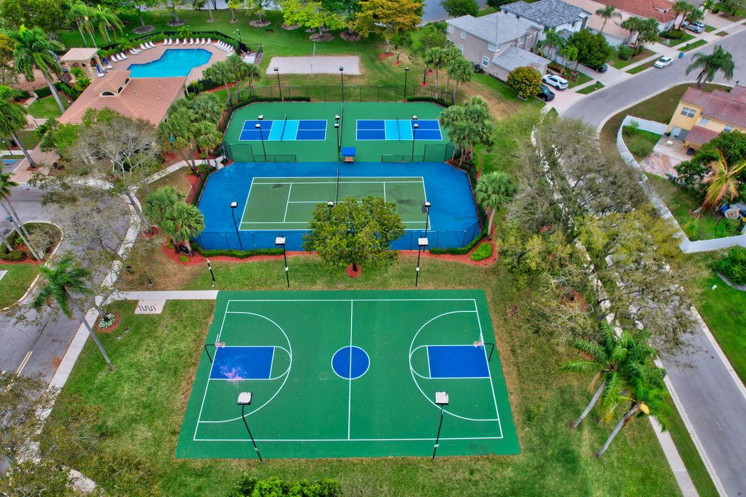 For Rent: $4,499 (4 beds, 2 baths, 2644 Square Feet)