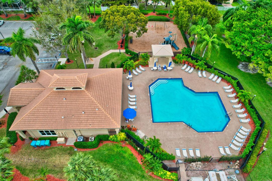 For Rent: $4,499 (4 beds, 2 baths, 2644 Square Feet)