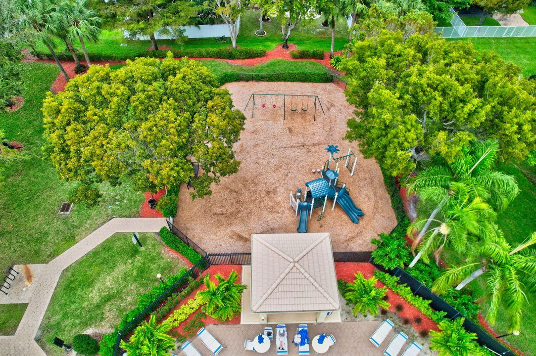 For Rent: $4,499 (4 beds, 2 baths, 2644 Square Feet)