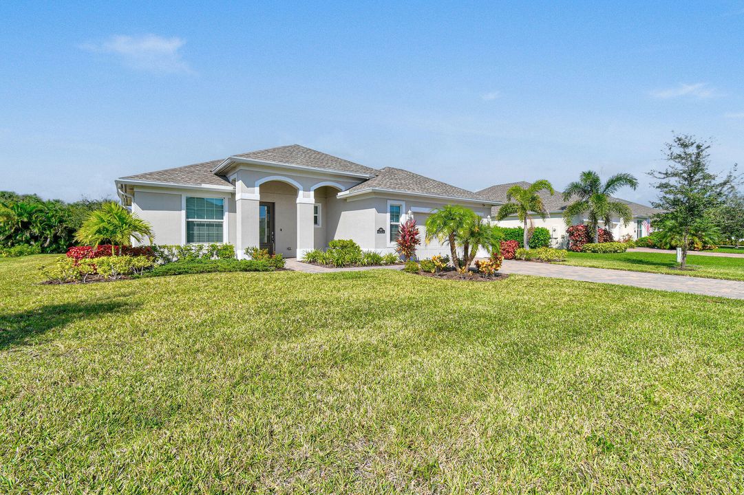 For Sale: $449,900 (2 beds, 2 baths, 1837 Square Feet)